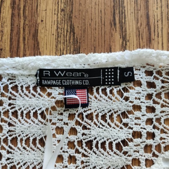 Rampage Crocheted Lace Keyhole Tie Bell Sleeve Blouse EUC sz S - Picture 11 of 14